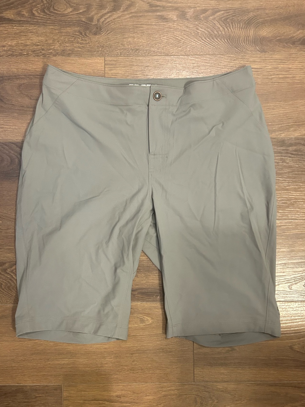 REI Co-op Cycles Mtn Biking Shorts Women’s size 12 Sage green -excellent!